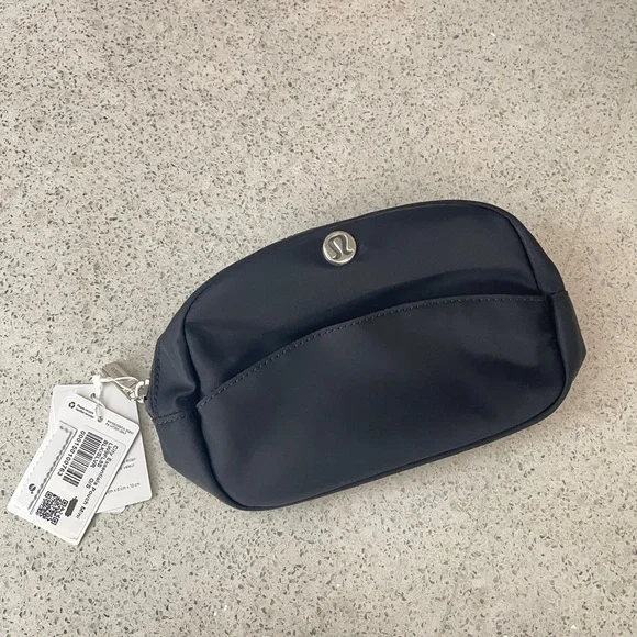 Lululemon City Essential Pouch Mini - Picture 4 of 6